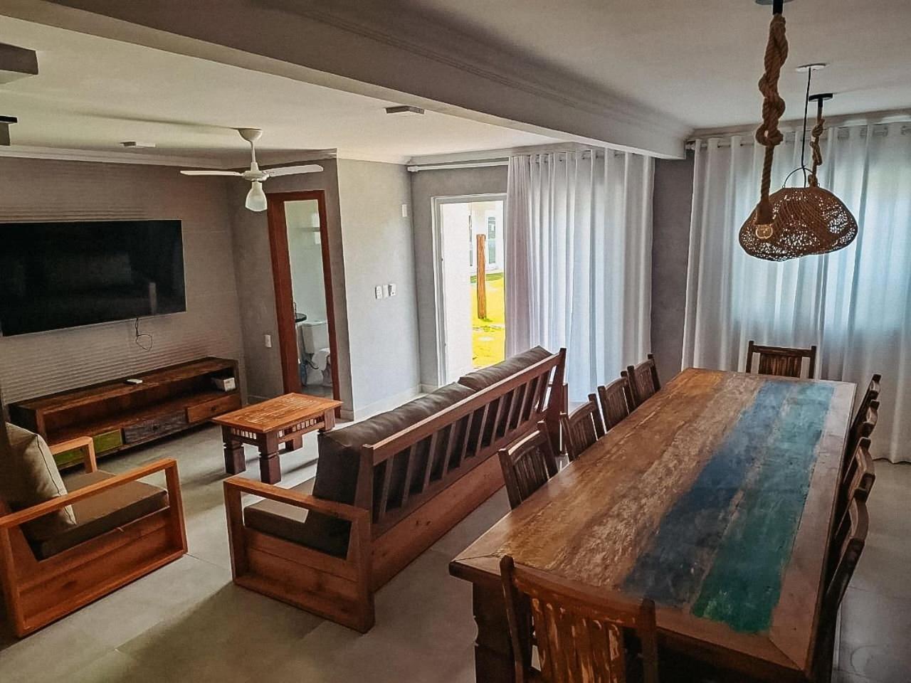 Holiday home Casa Em A 200m Da Em Arraial D'ajuda, Com 3 Suites, Sala Climatizada, Area Gourmet Privativa, Internet 300mbps, Com Piscinas Adulto E Infantil, Sauna, Quadra De Tenis E Portaria 24hrs. Porto Seguro
