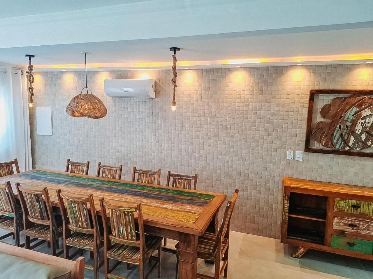 Casa Em A 200m Da Em Arraial D'ajuda, Com 3 Suites, Sala Climatizada, Area Gourmet Privativa, Internet 300mbps, Com Piscinas Adulto E Infantil, Sauna, Quadra De Tenis E Portaria 24hrs. Holiday home *