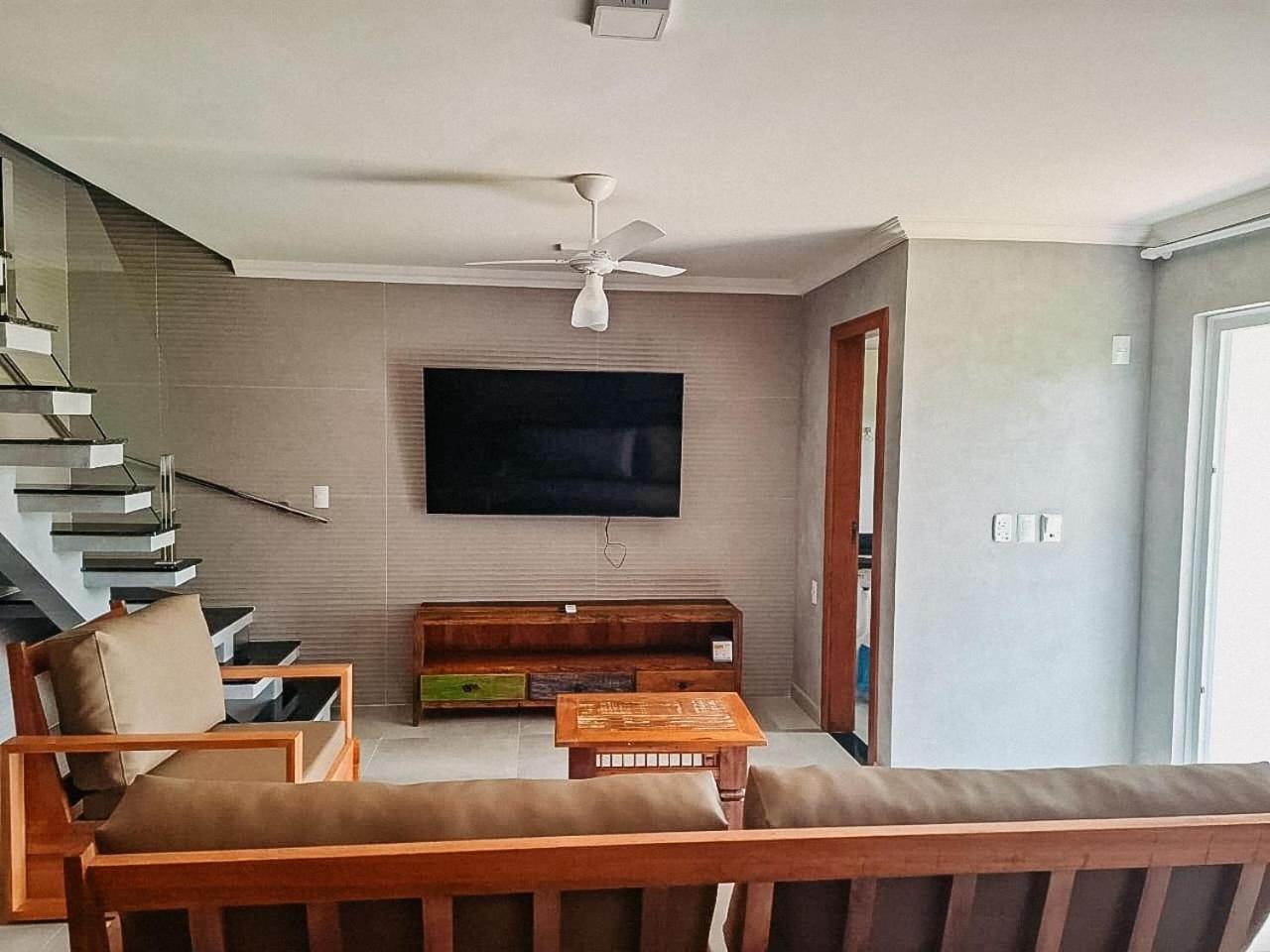 Casa Em A 200m Da Em Arraial D'ajuda, Com 3 Suites, Sala Climatizada, Area Gourmet Privativa, Internet 300mbps, Com Piscinas Adulto E Infantil, Sauna, Quadra De Tenis E Portaria 24hrs. Holiday home