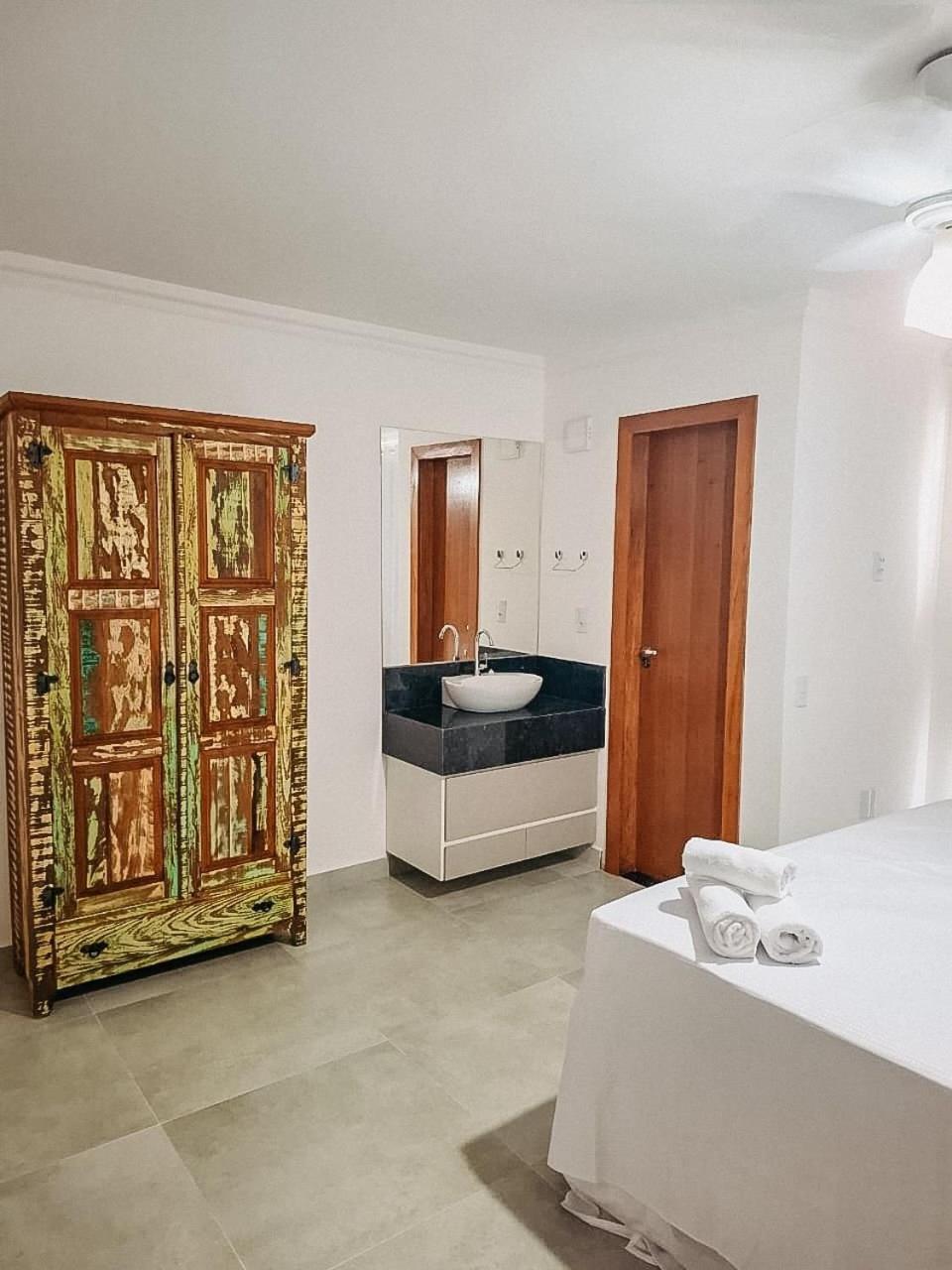 Holiday home Casa Em A 200m Da Em Arraial D'ajuda, Com 3 Suites, Sala Climatizada, Area Gourmet Privativa, Internet 300mbps, Com Piscinas Adulto E Infantil, Sauna, Quadra De Tenis E Portaria 24hrs.