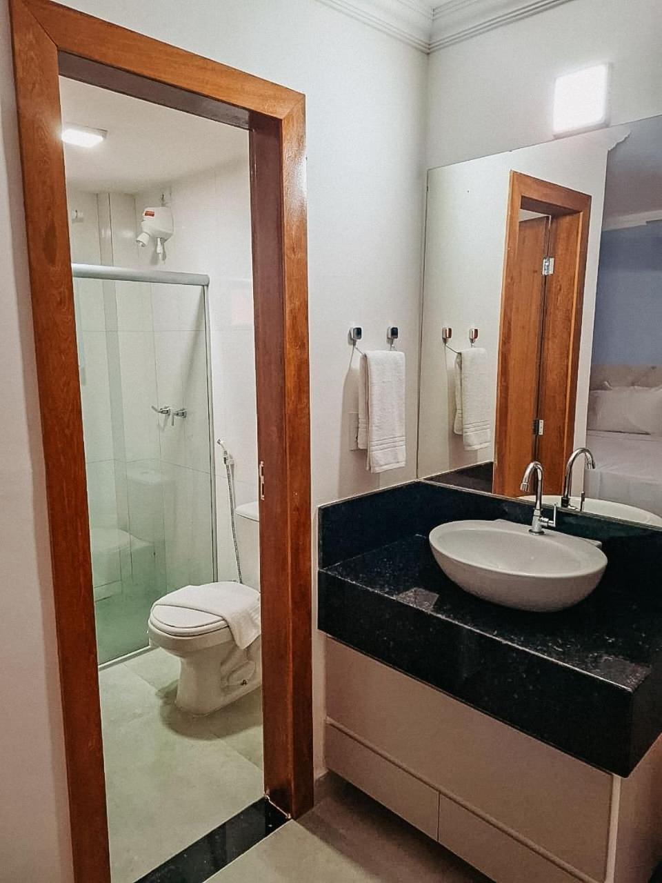 Casa Em A 200m Da Em Arraial D'ajuda, Com 3 Suites, Sala Climatizada, Area Gourmet Privativa, Internet 300mbps, Com Piscinas Adulto E Infantil, Sauna, Quadra De Tenis E Portaria 24hrs. Holiday home *